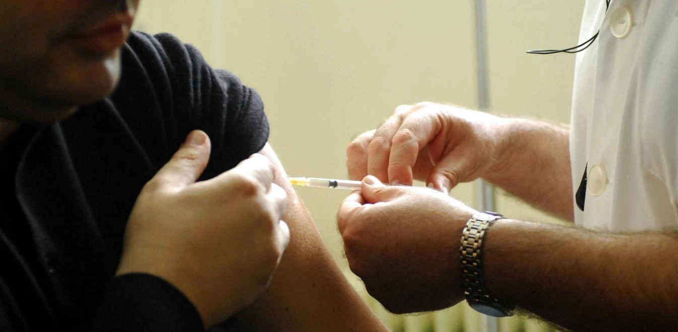 Απίστευτη καταγγελία στην Κρήτη: Γιατροί προτρέπουν ασθενείς να μην εμβολιαστούν για τη γρίπη (βίντεο)